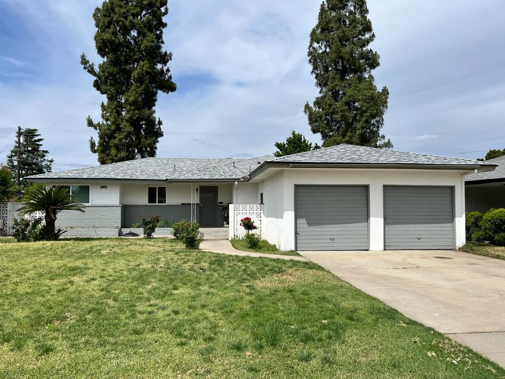 2235 N Backer Avenue, Fresno, CA 93703