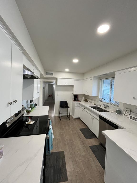 Image 13 of property listing at 2235 N Backer Avenue, Fresno, CA 93703