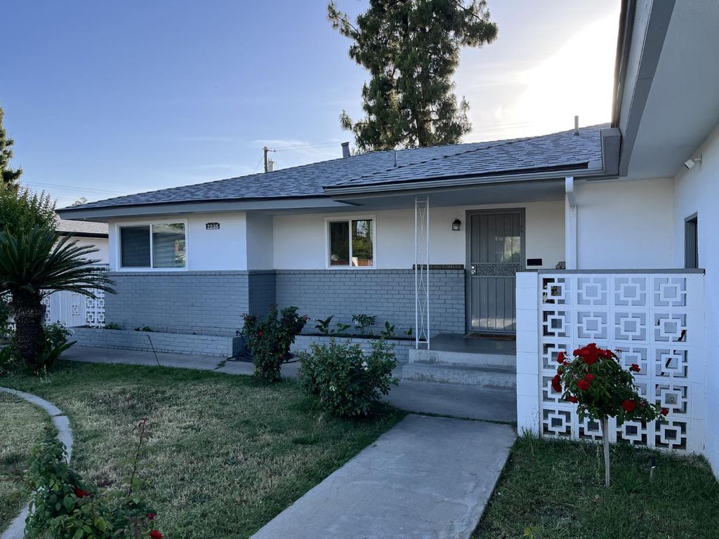 Image 3 of property listing at 2235 N Backer Avenue, Fresno, CA 93703