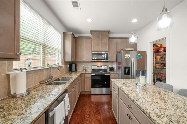 5888 Radford Loop, Fairburn, GA 30213