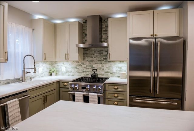 17707 Lomond Boulevard, Shaker Heights, OH 44122