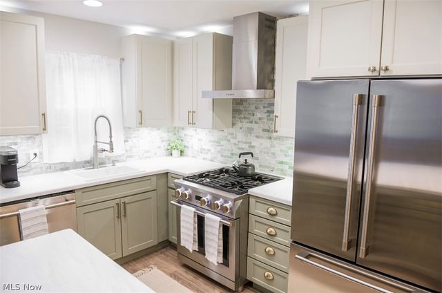 17707 Lomond Boulevard, Shaker Heights, OH 44122