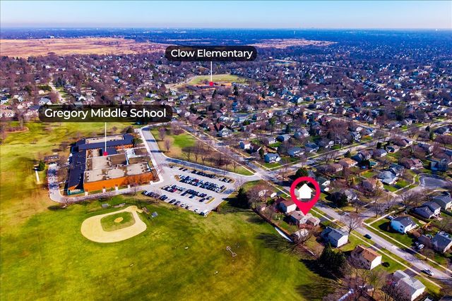 2725 Springdale Circle, Naperville, IL 60564