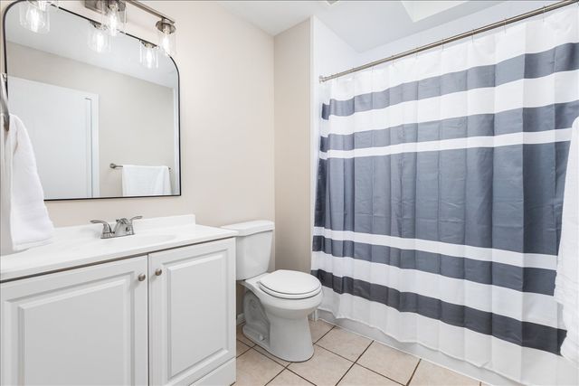 2725 Springdale Circle, Naperville, IL 60564