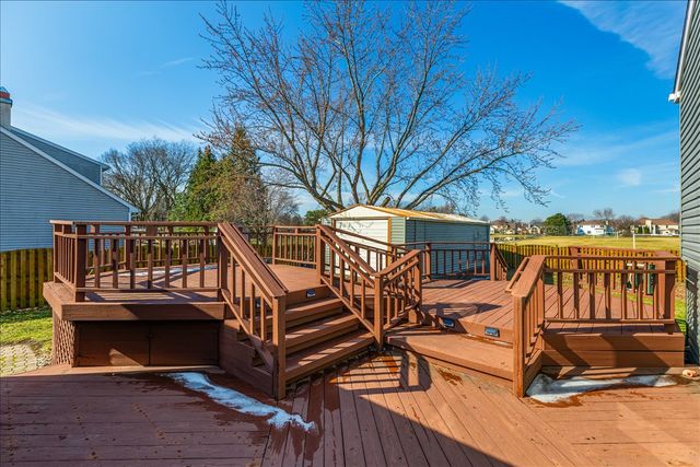 2725 Springdale Circle, Naperville, IL 60564