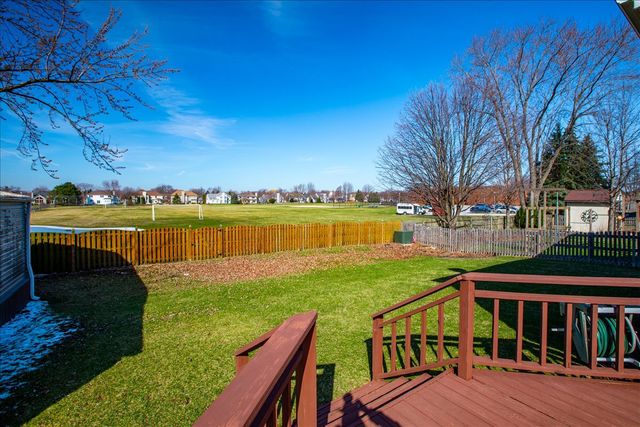 2725 Springdale Circle, Naperville, IL 60564