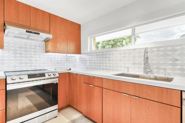 261 E La Verne Way N, Palm Springs, CA 92264