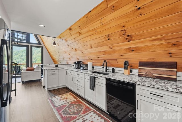 11392 & 11394 US 19W Highway, Burnsville, NC 28714