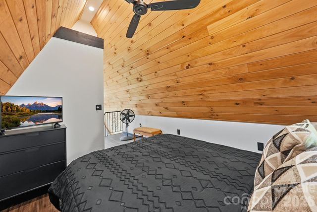 11392 & 11394 US 19W Highway, Burnsville, NC 28714