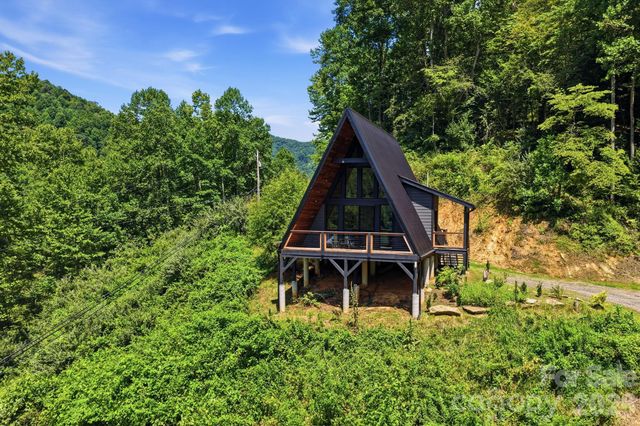 11392 & 11394 US 19W Highway, Burnsville, NC 28714