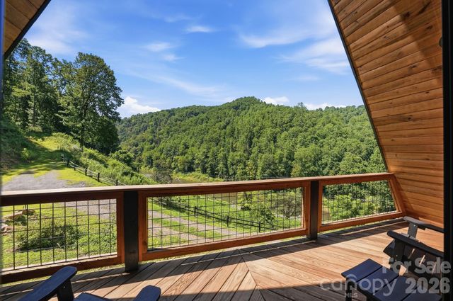 11392 & 11394 US 19W Highway, Burnsville, NC 28714