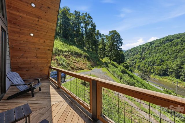 11392 & 11394 US 19W Highway, Burnsville, NC 28714