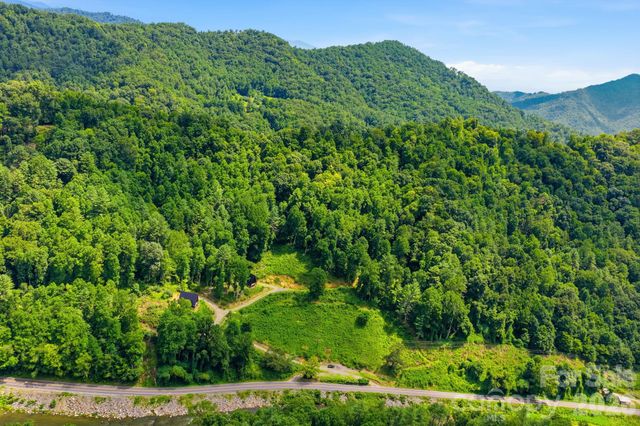 11392 & 11394 US 19W Highway, Burnsville, NC 28714