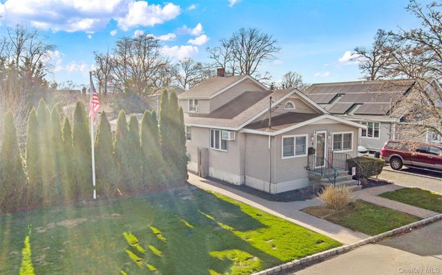253 S 7th Street, Lindenhurst, NY 11757