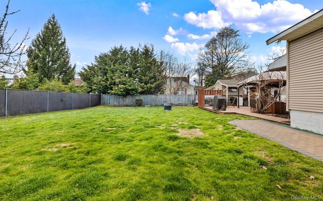 253 S 7th Street, Lindenhurst, NY 11757