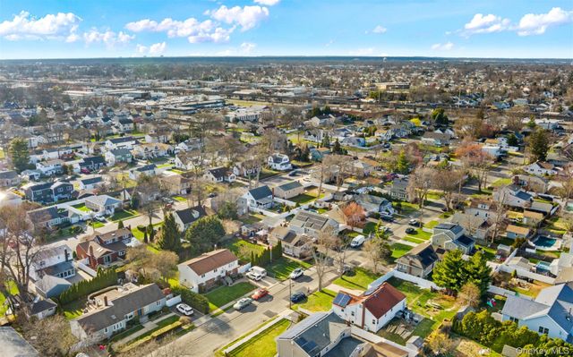 253 S 7th Street, Lindenhurst, NY 11757