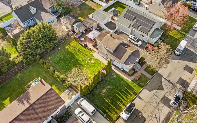 253 S 7th Street, Lindenhurst, NY 11757