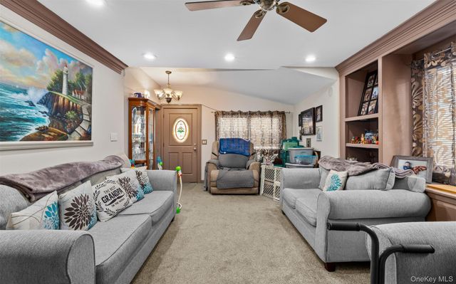 253 S 7th Street, Lindenhurst, NY 11757