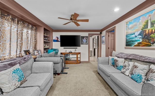 253 S 7th Street, Lindenhurst, NY 11757