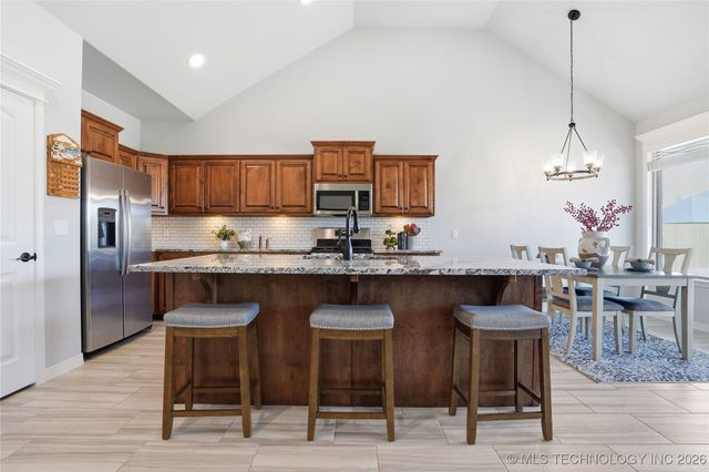 189 N Castle Street, Skiatook, OK 74070