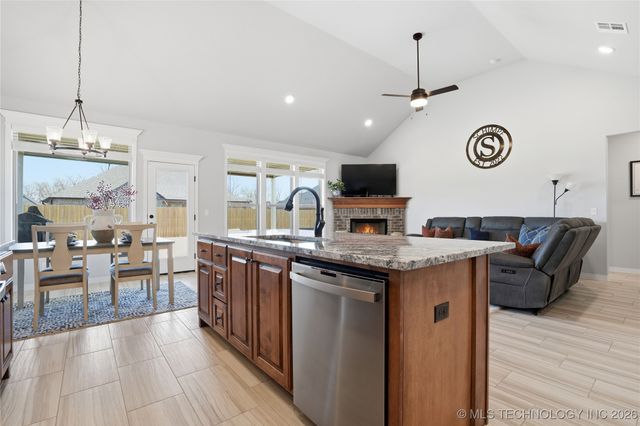 189 N Castle Street, Skiatook, OK 74070