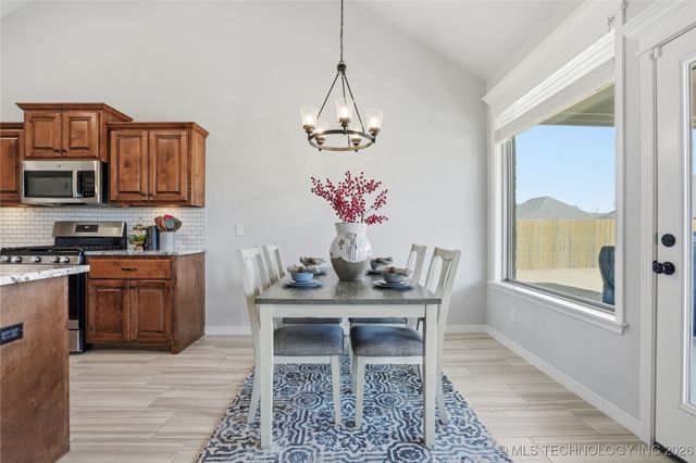 189 N Castle Street, Skiatook, OK 74070