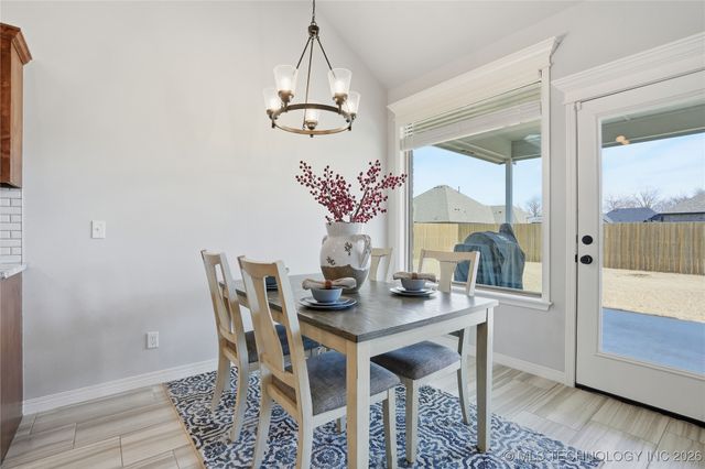 189 N Castle Street, Skiatook, OK 74070