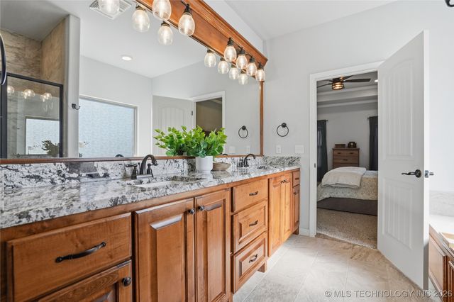 189 N Castle Street, Skiatook, OK 74070