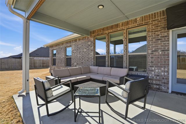 189 N Castle Street, Skiatook, OK 74070