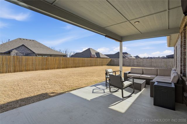 189 N Castle Street, Skiatook, OK 74070