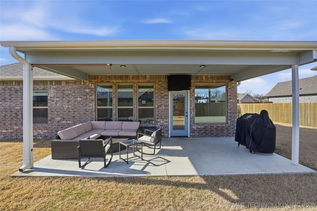 189 N Castle Street, Skiatook, OK 74070