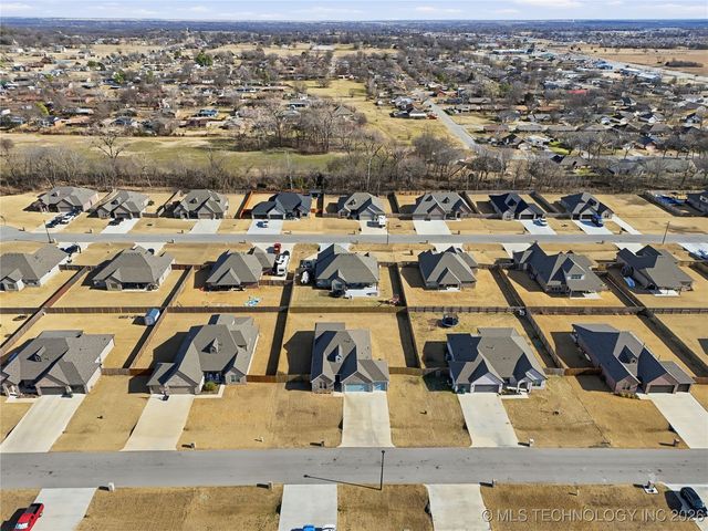 189 N Castle Street, Skiatook, OK 74070