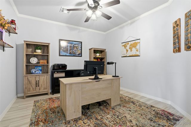 189 N Castle Street, Skiatook, OK 74070