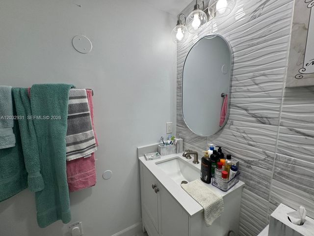 16682 Hemingway Drive, Weston, FL 33326