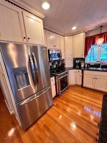 1 Brenton Wood Road, Hudson, MA 01749