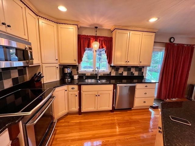 1 Brenton Wood Road, Hudson, MA 01749