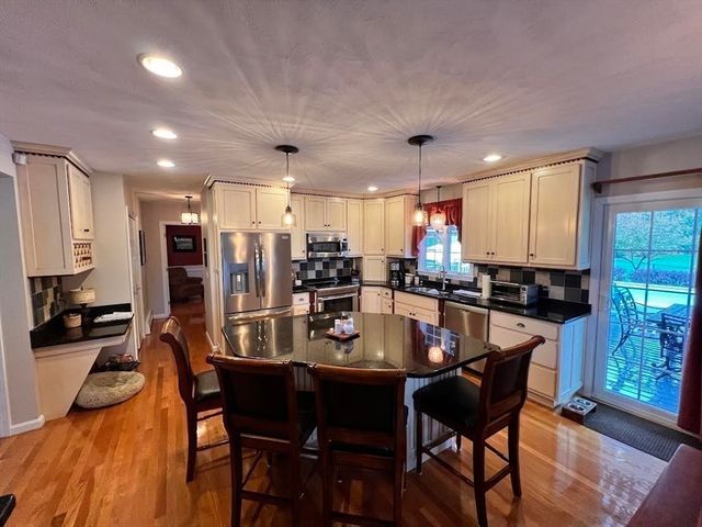 1 Brenton Wood Road, Hudson, MA 01749