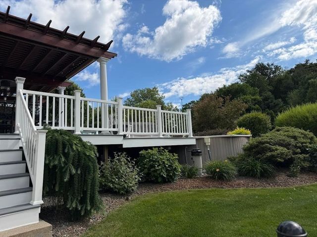 1 Brenton Wood Road, Hudson, MA 01749