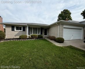 26926 Rochelle Street, Dearborn Heights, MI 48127