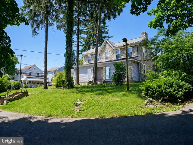 2600 WOODLAWN ST, Harrisburg, PA 17111