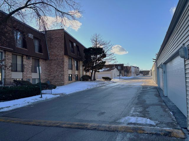 201 N Waters Edge Drive 101, Glendale Heights, IL 60139