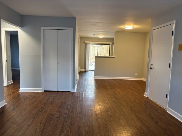 201 N Waters Edge Drive 101, Glendale Heights, IL 60139