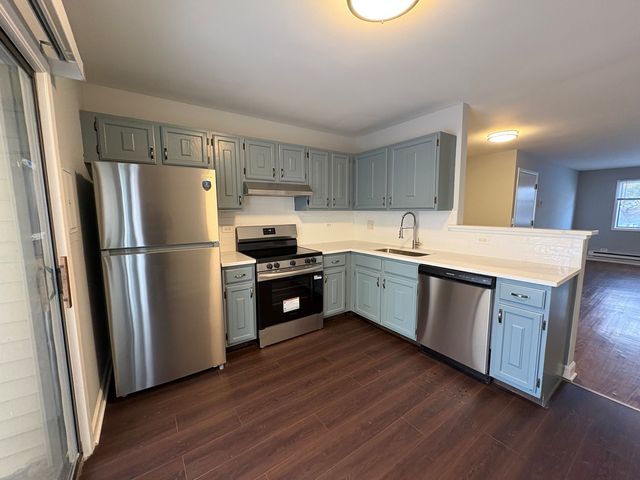 201 N Waters Edge Drive 101, Glendale Heights, IL 60139