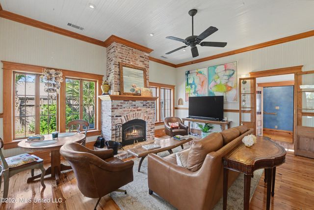 405 Carroll Avenue, Bay Saint Louis, MS 39520