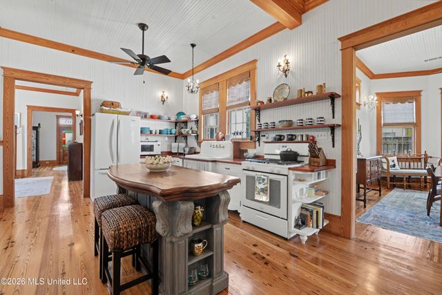 405 Carroll Avenue, Bay Saint Louis, MS 39520