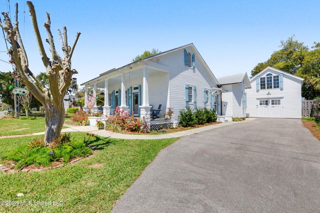 405 Carroll Avenue, Bay Saint Louis, MS 39520