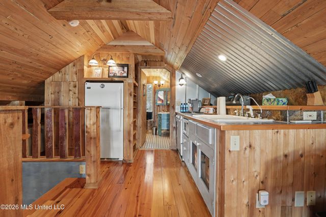 405 Carroll Avenue, Bay Saint Louis, MS 39520