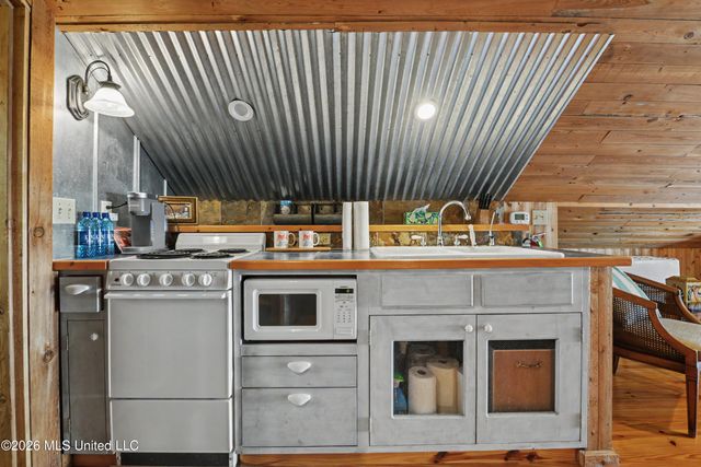 405 Carroll Avenue, Bay Saint Louis, MS 39520