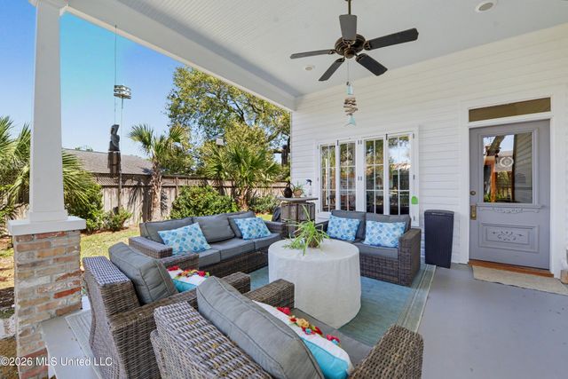 405 Carroll Avenue, Bay Saint Louis, MS 39520