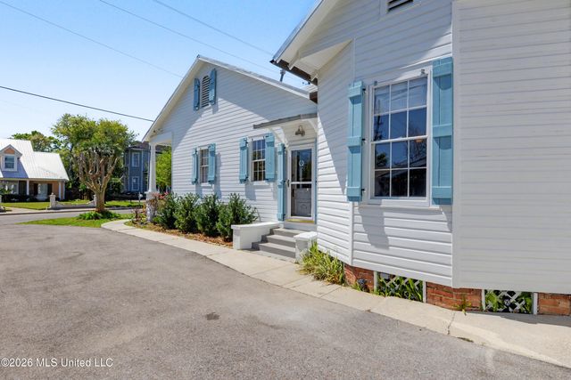 405 Carroll Avenue, Bay Saint Louis, MS 39520